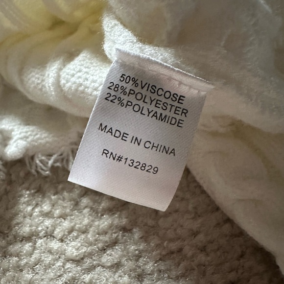 Superdown Cropped Knit Sweater - New! - Picture 9 of 9